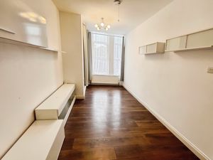 Lounge- click for photo gallery